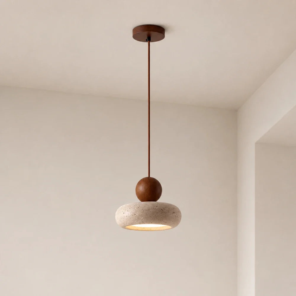 Alvina — Suspension travertin et sphère de bois