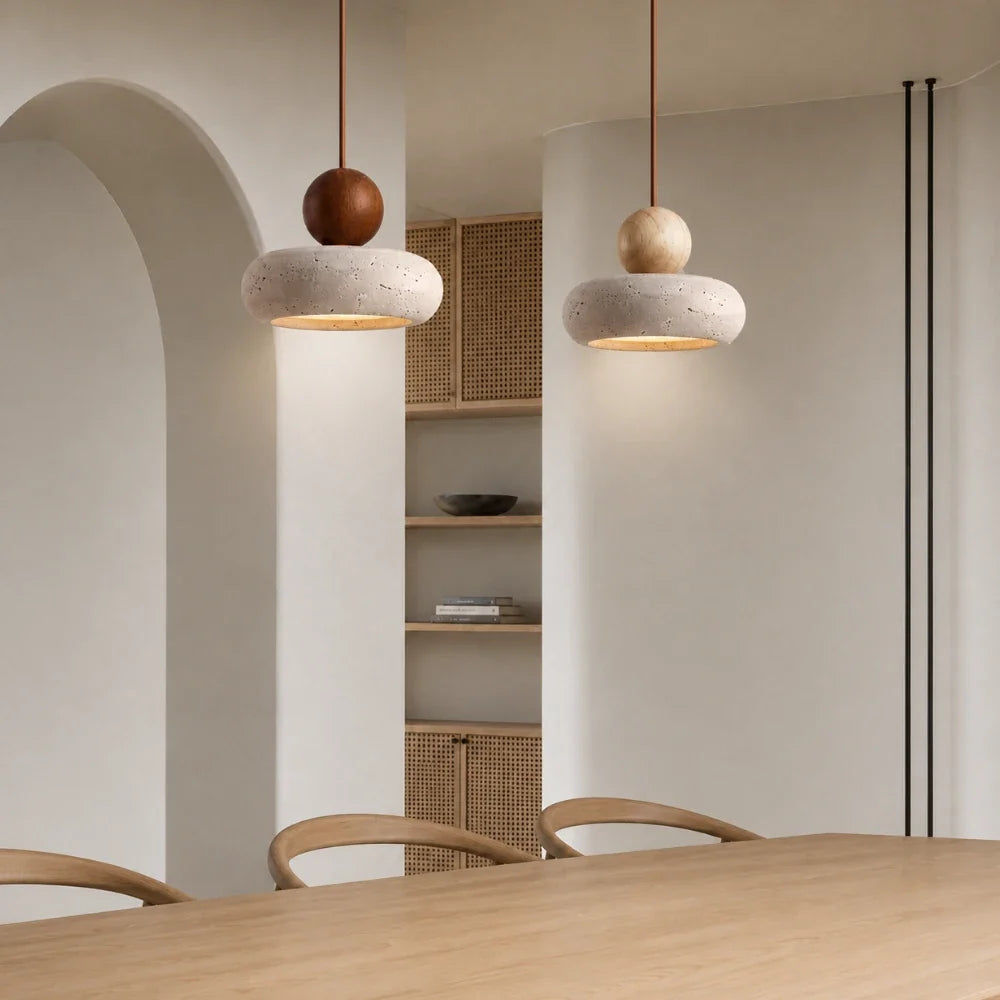 Alvina — Suspension travertin et sphère de bois
