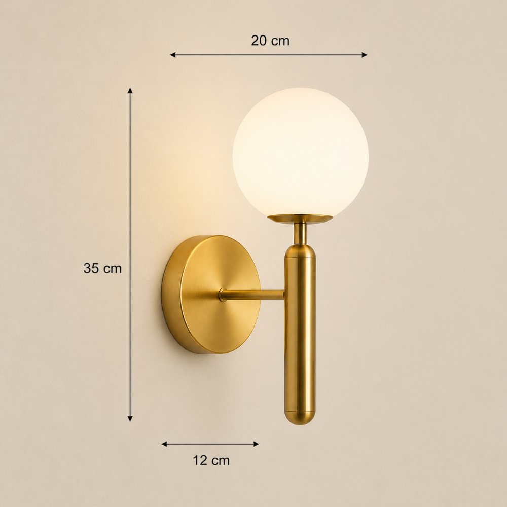 Auren — Applique globe en verre opalin doré