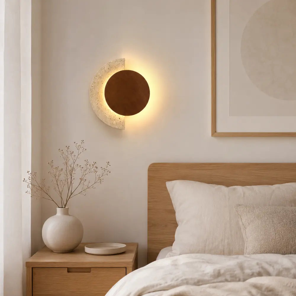 Hallia — Applique disque en travertin LED