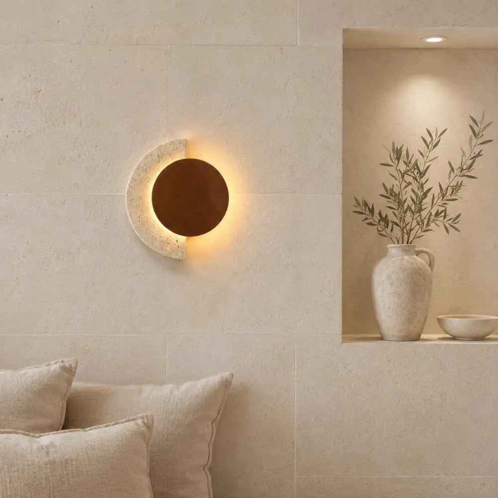 Hallia — Applique disque en travertin LED