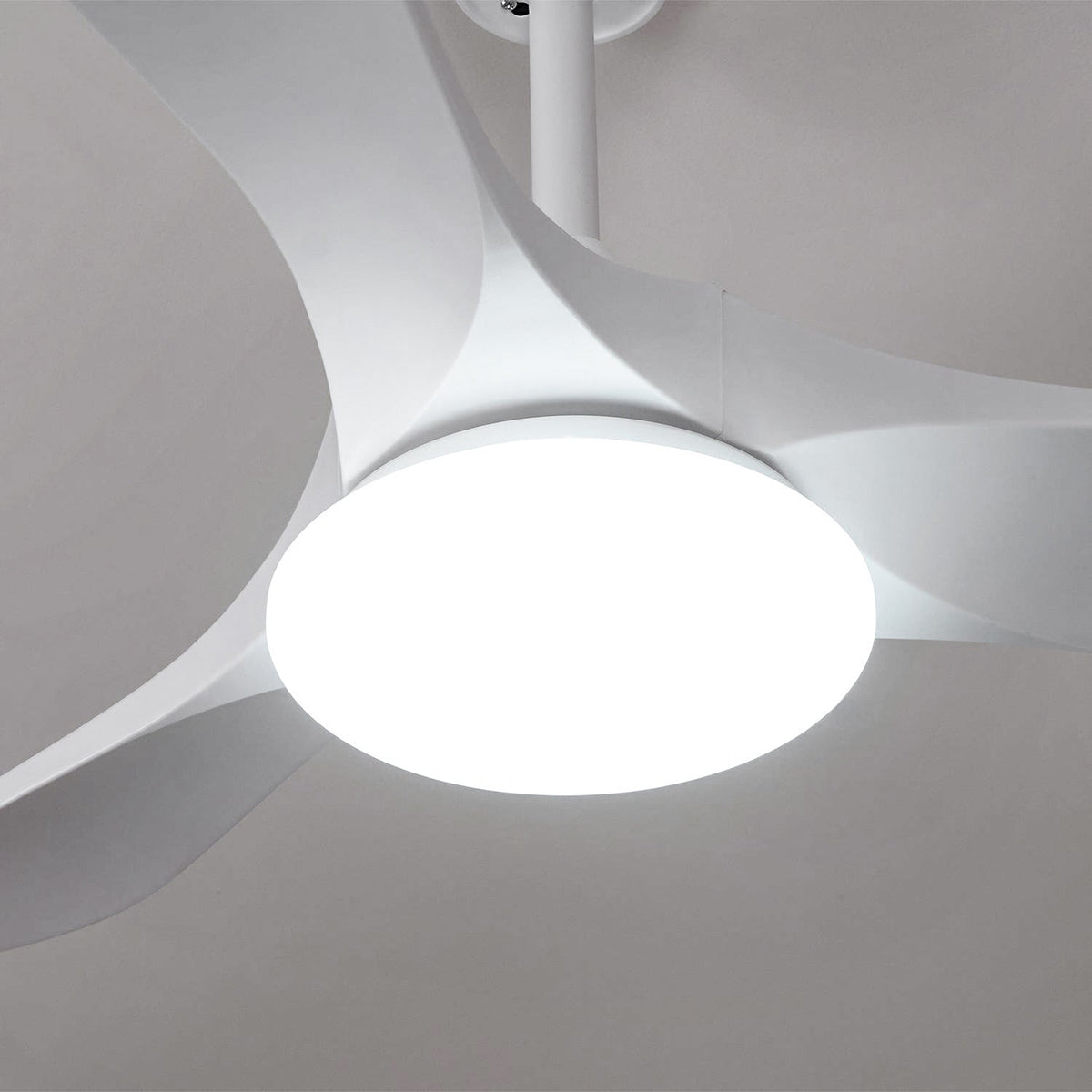Liora — Ventilateur de plafond lumineux en bois