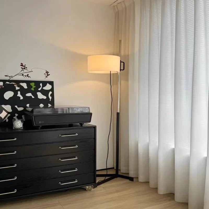 Zelva — Lampe sur pied en métal et tissu