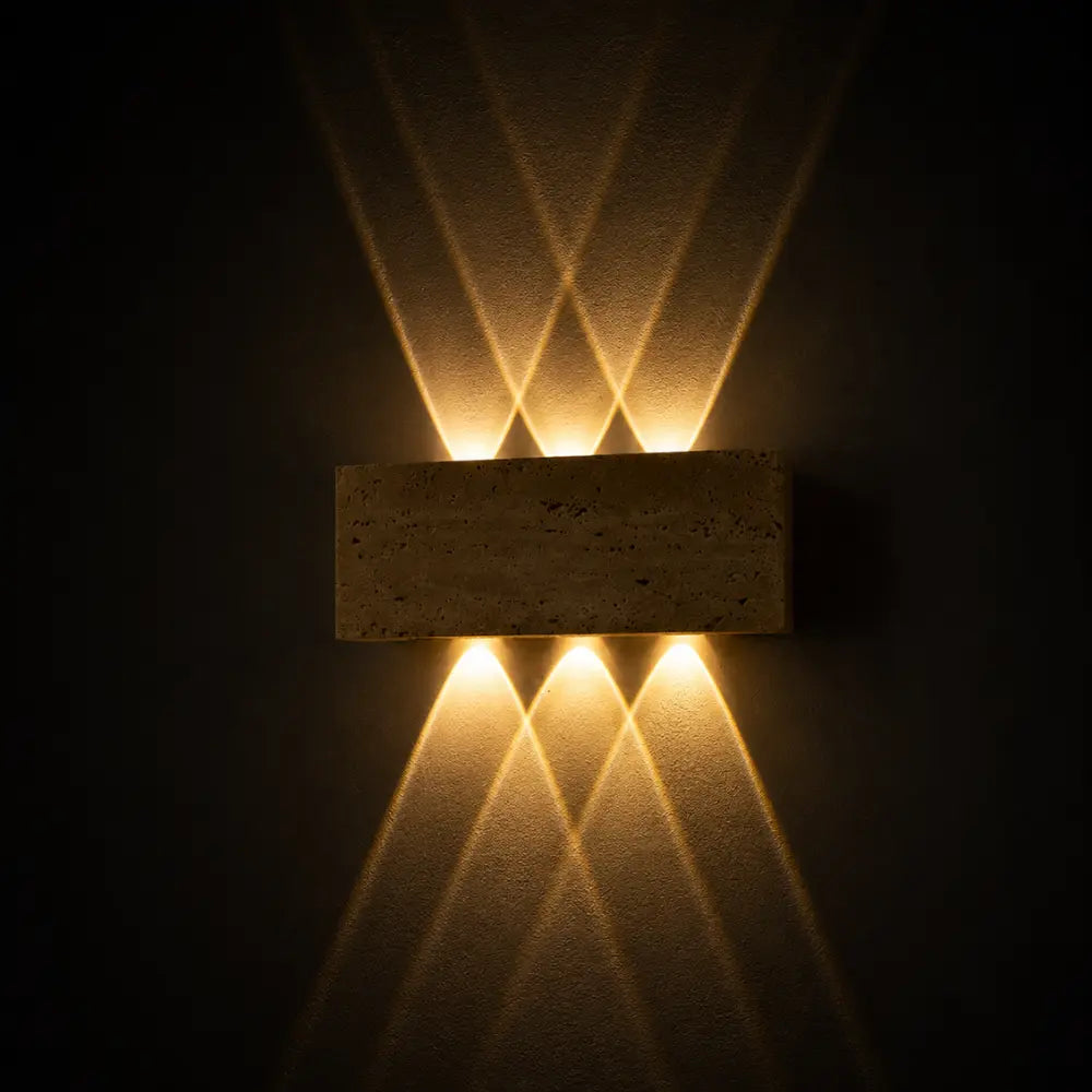 Sorella — Applique LED en travertin naturel