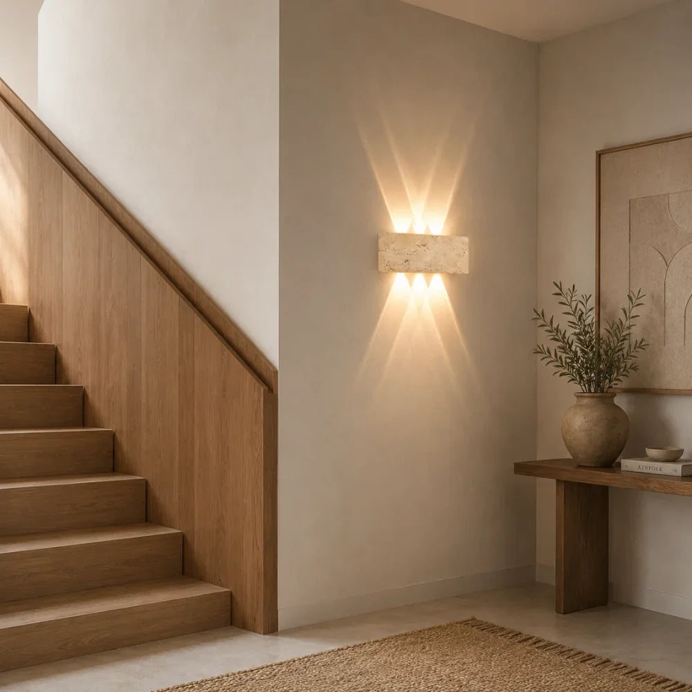 Sorella — Applique LED en travertin naturel