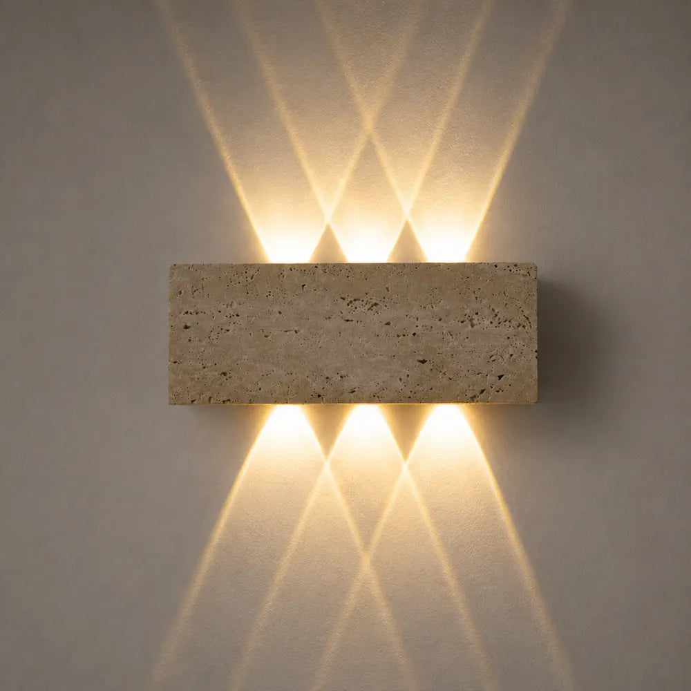 Sorella — Applique LED en travertin naturel