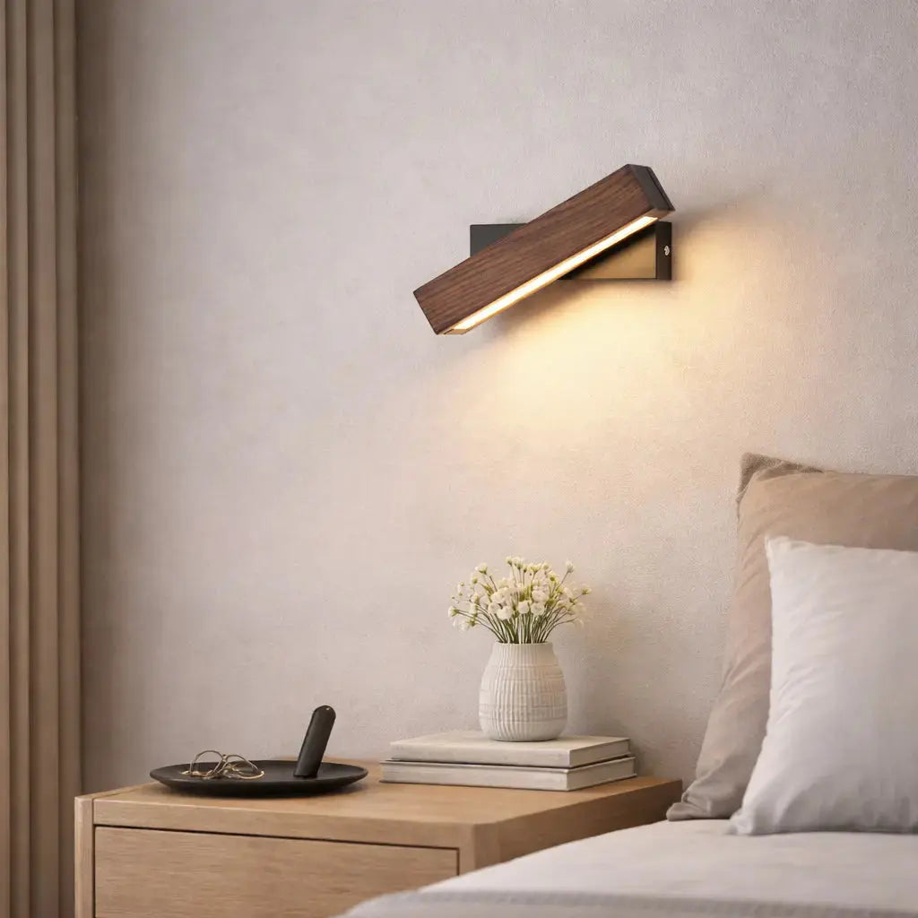 Ornéa — Applique murale LED en bois de noyer