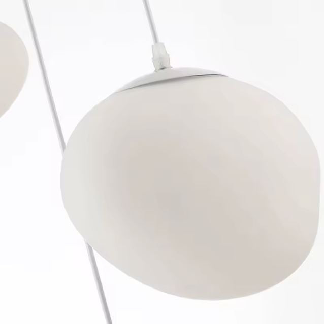 Suspension Cascade de Globes Blancs – Modèle Solvéa (DIMOREE)