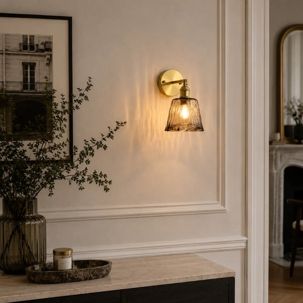 Fenra — Applique murale en verre ambré et laiton