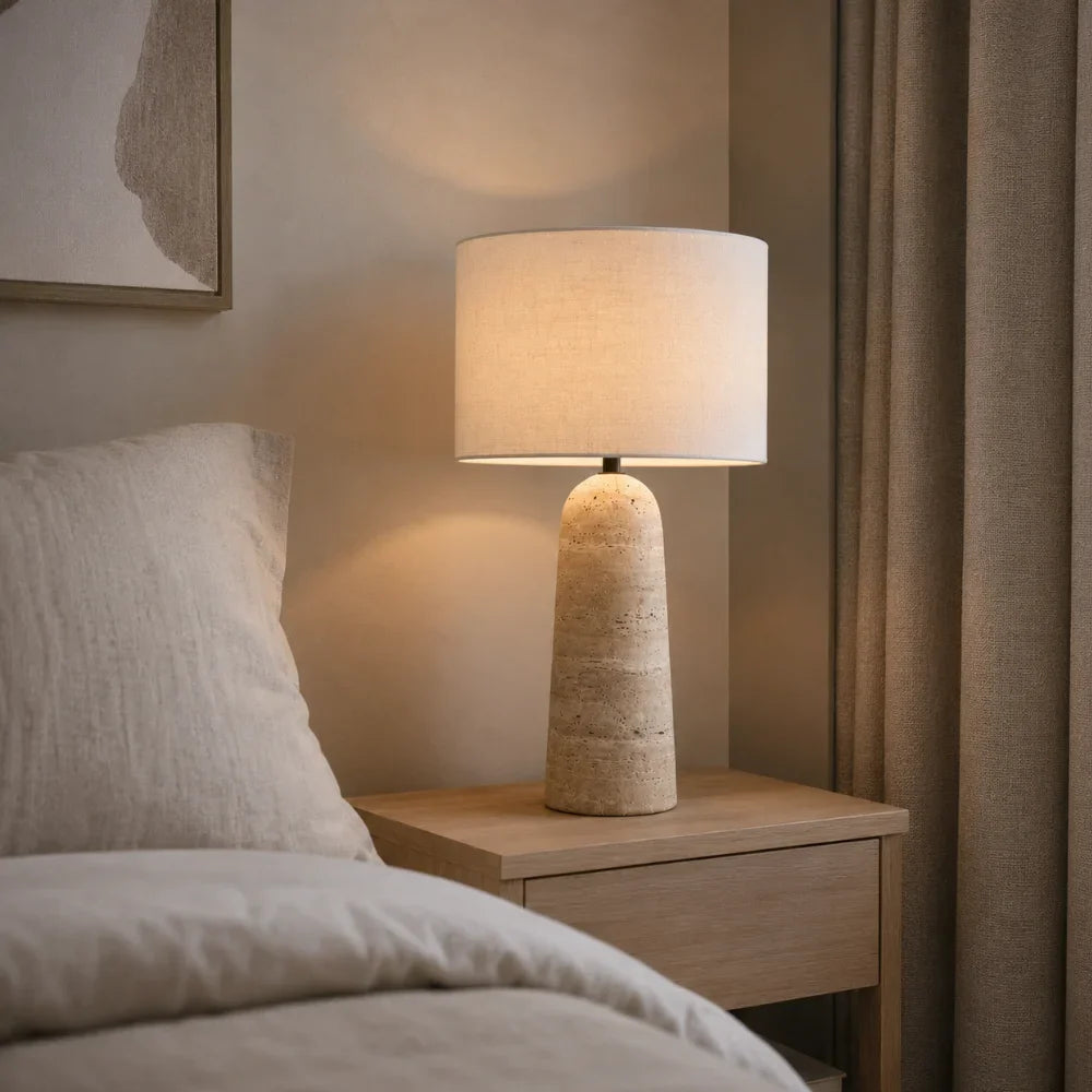 Fréja — Lampe en travertin à lumière réglable