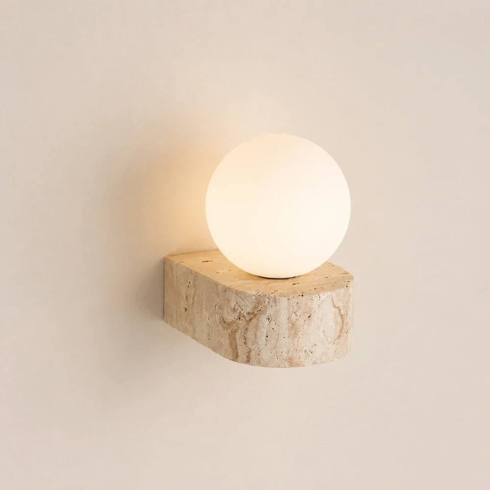 Kaela — Applique travertin et globe en verre