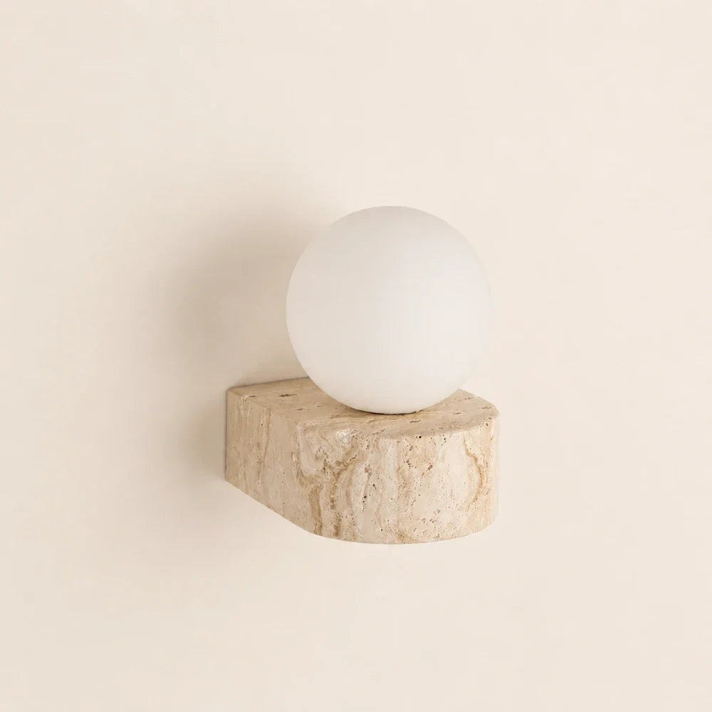 Kaela — Applique travertin et globe en verre