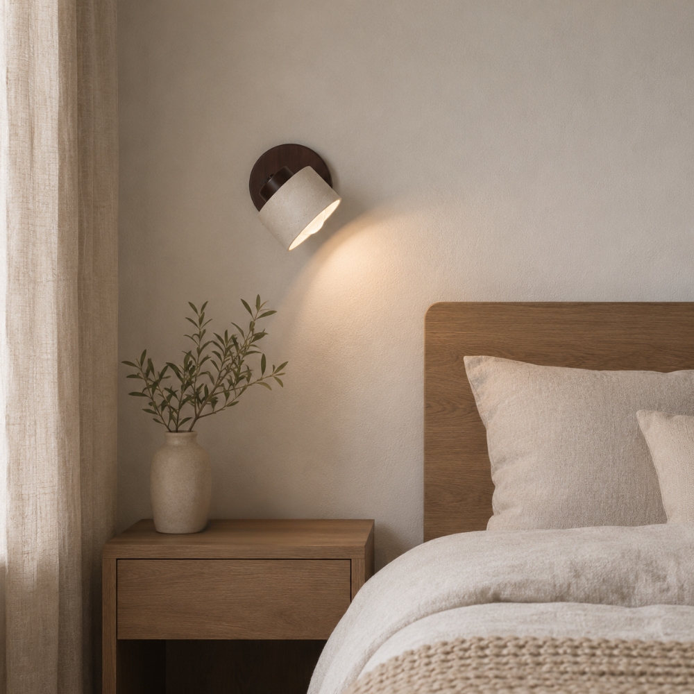 Kiven — Applique orientable en travertin et bois
