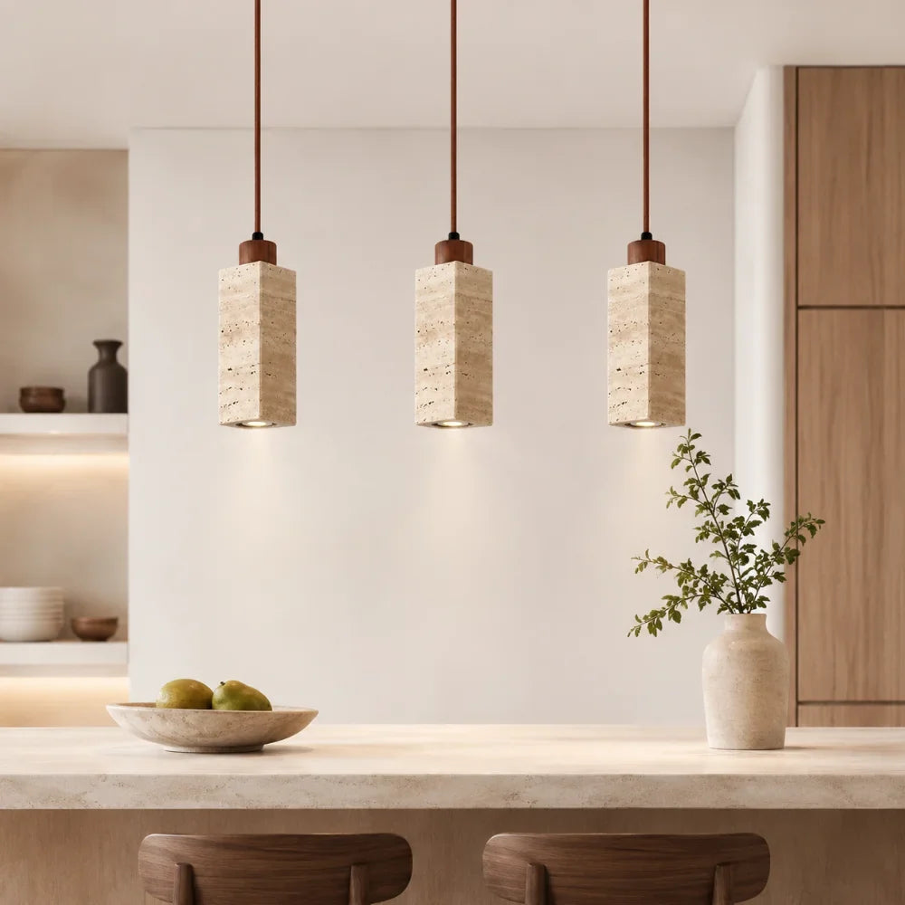 Kobena — Suspension verticale en travertin et bois