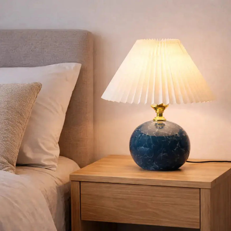 Norvyn — Lampe de chevet céramique et tissu plissé