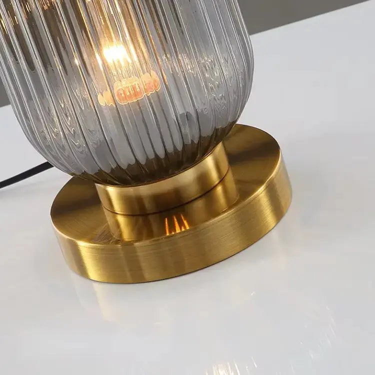 Irsa — Lampe à poser globe en verre et laiton