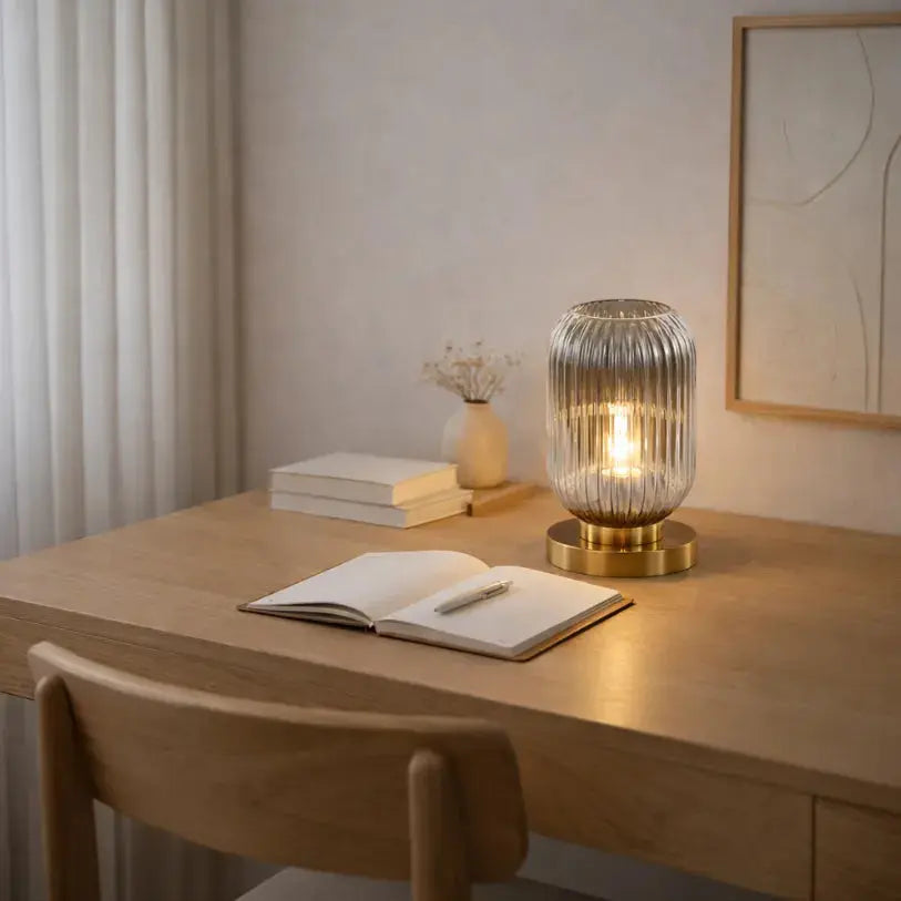 Irsa — Lampe à poser globe en verre et laiton