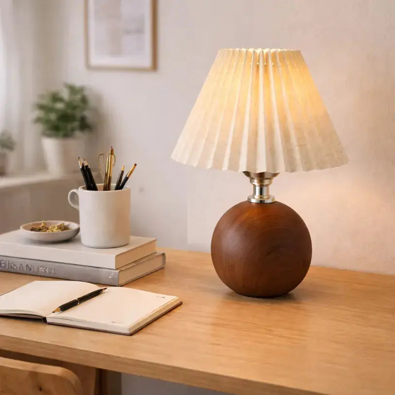 Aéris — Lampe de chevet bois massif et tissu plissé