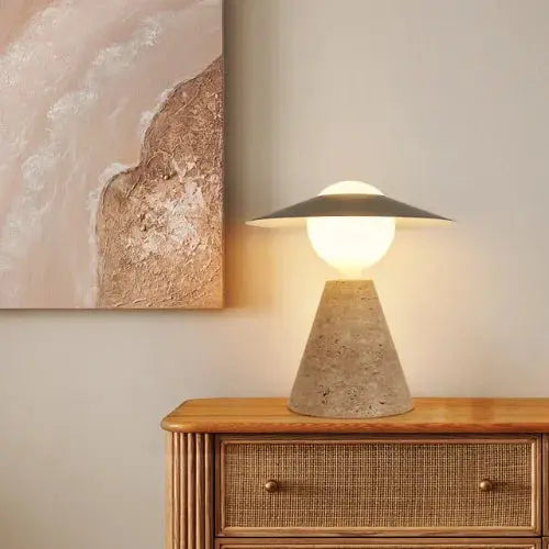 Sélina — Lampe à poser en travertin et verre opalin