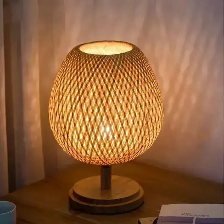 Neyla — Lampe de chevet en bois et bambou tressé