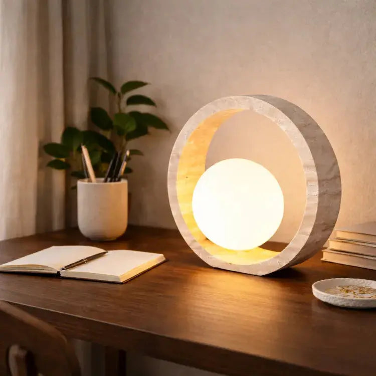 Oriane — Lampe cercle lumineux en travertin