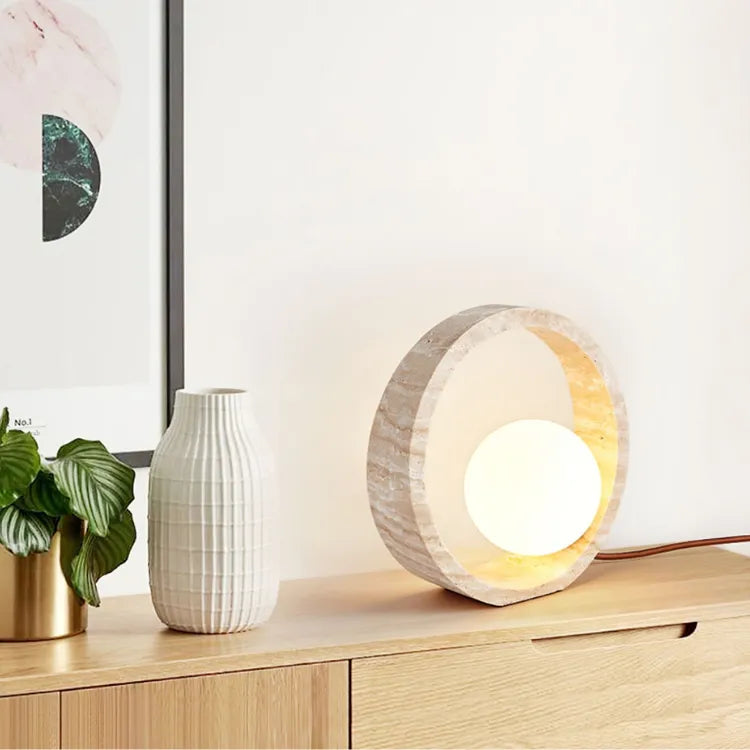 Oriane — Lampe cercle lumineux en travertin