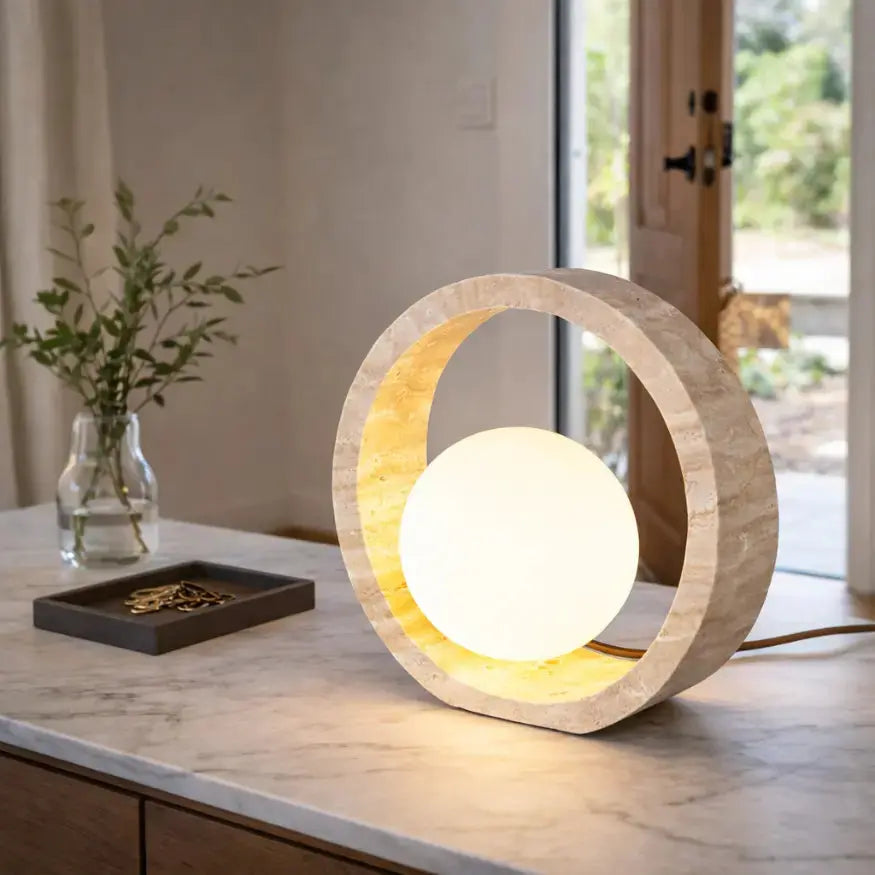 Oriane — Lampe cercle lumineux en travertin