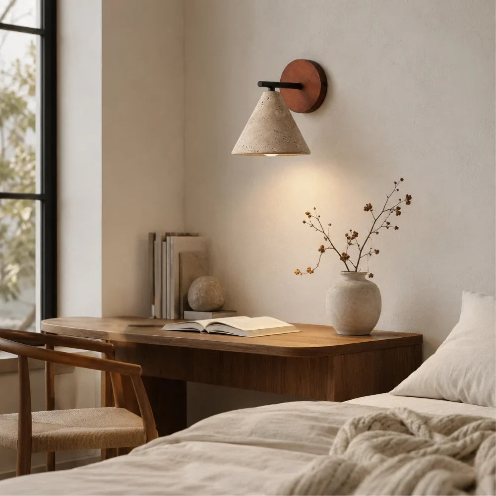 Lyrane — Applique murale conique en travertin