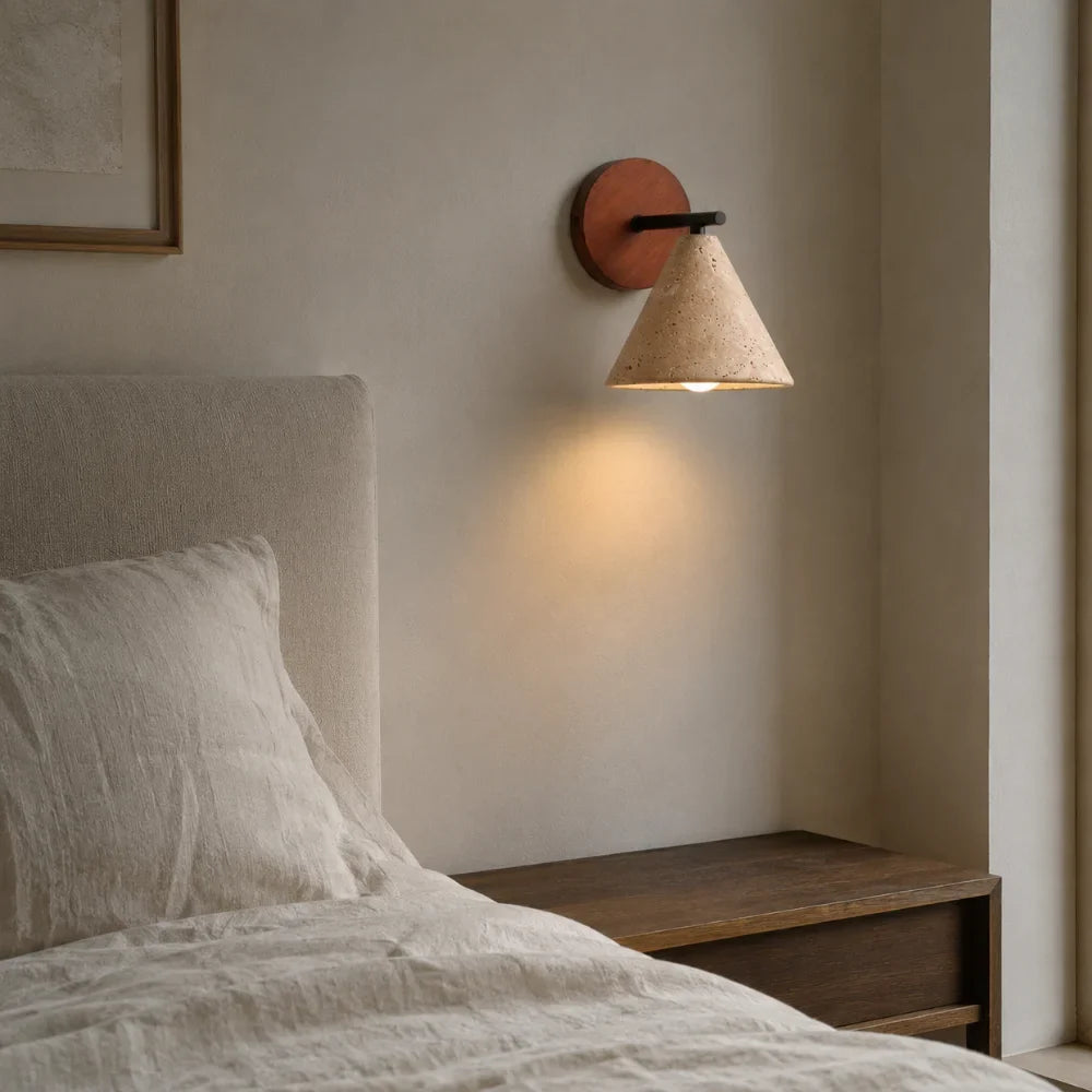 Lyrane — Applique murale conique en travertin