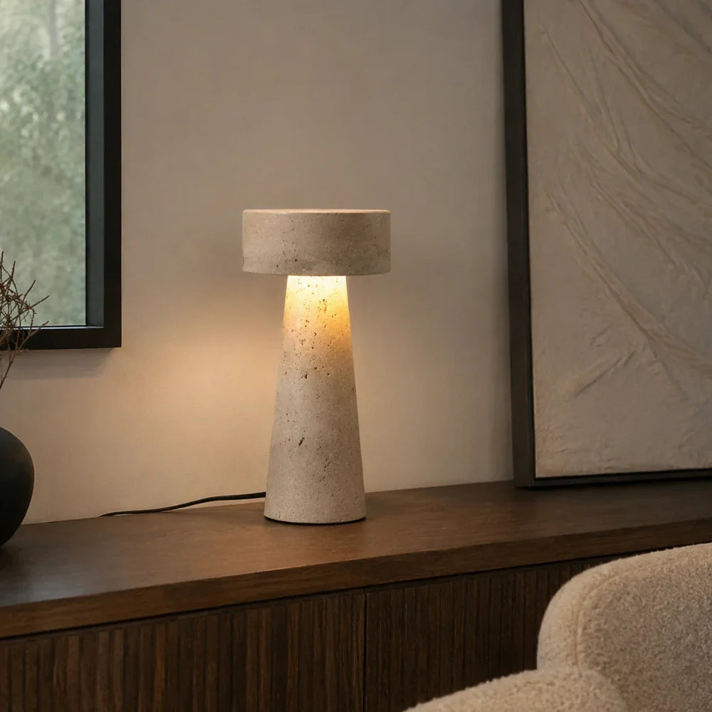 Nerina — Lampe à poser LED en travertin naturel