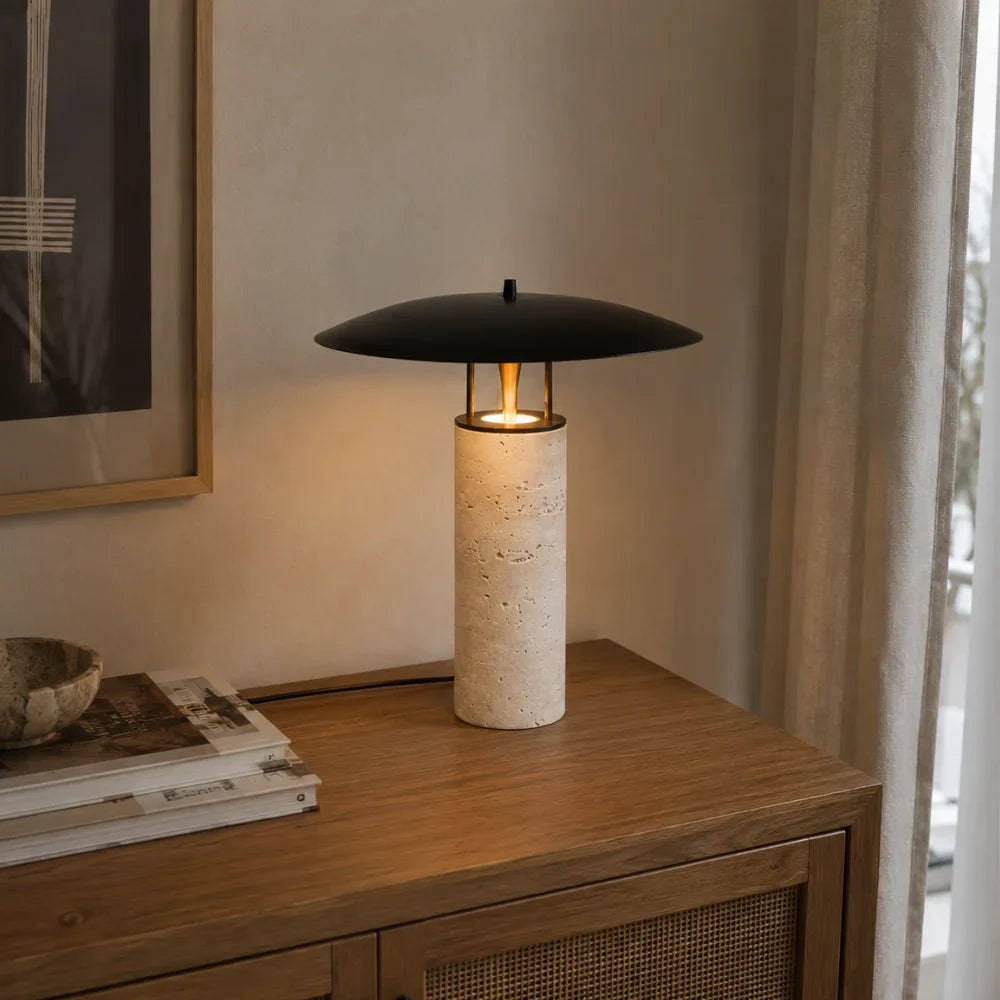 Nomia — Lampe sculpturale en travertin naturel