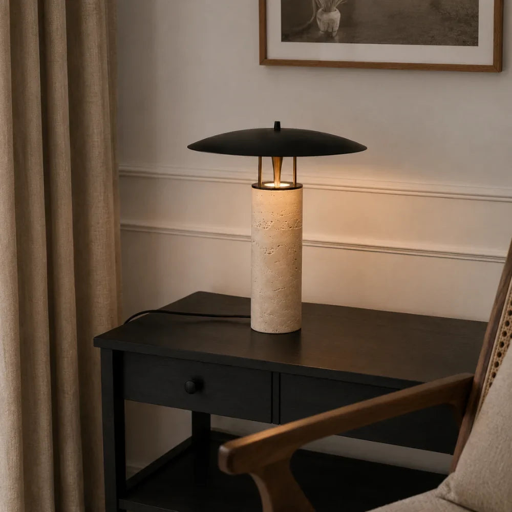 Nomia — Lampe sculpturale en travertin naturel