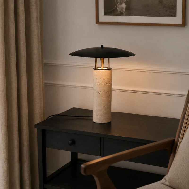 Nomia — Lampe sculpturale en travertin naturel