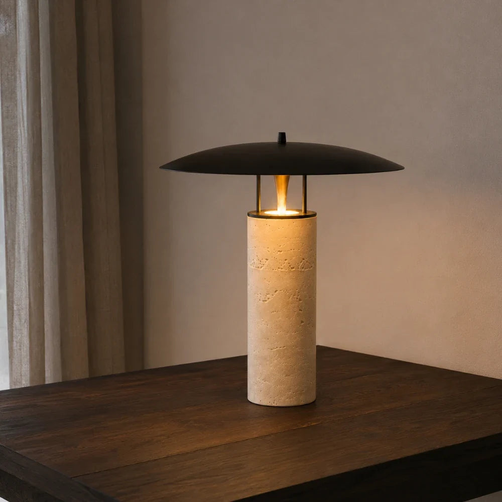 Nomia — Lampe sculpturale en travertin naturel