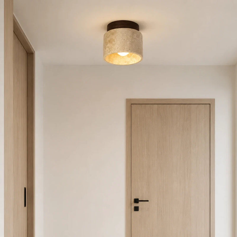 Nordana — Plafonnier compact en travertin et bois