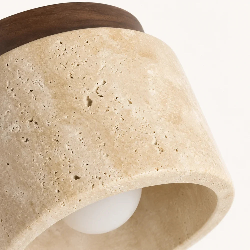 Nordana — Plafonnier compact en travertin et bois