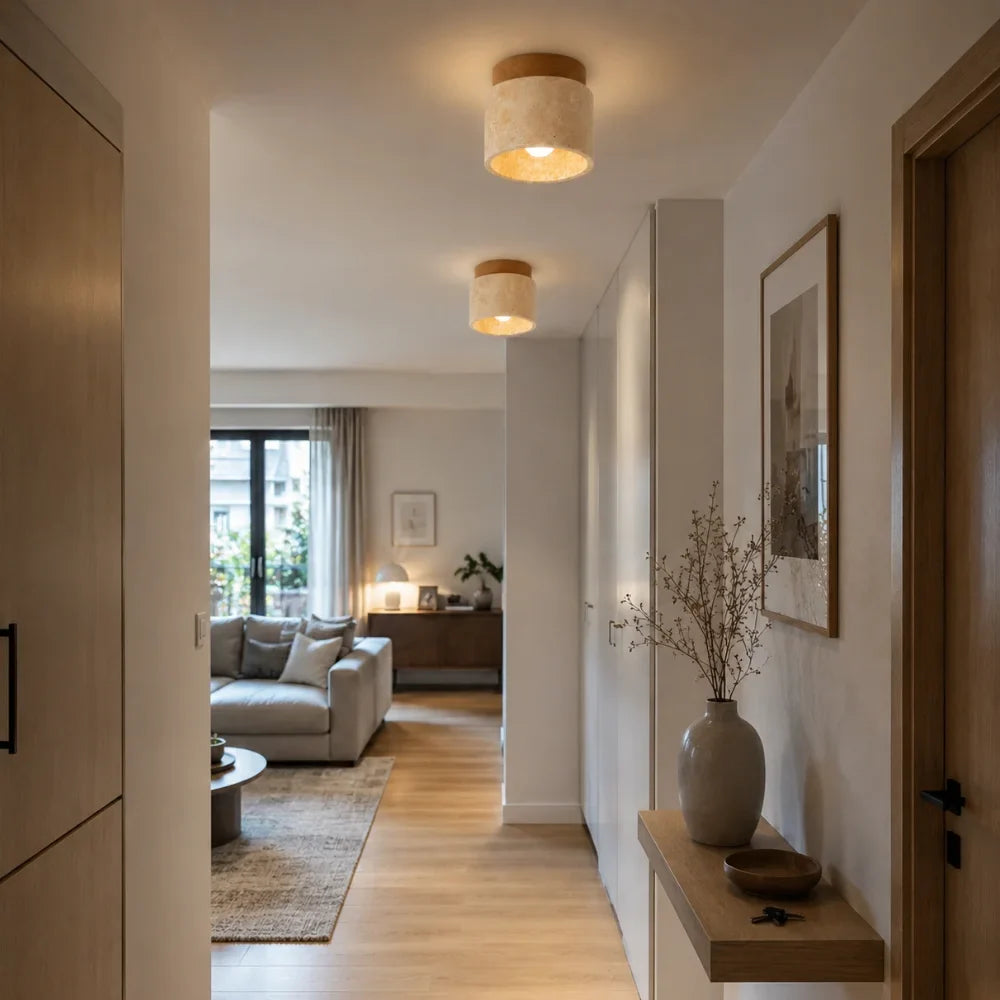 Nordana — Plafonnier compact en travertin et bois