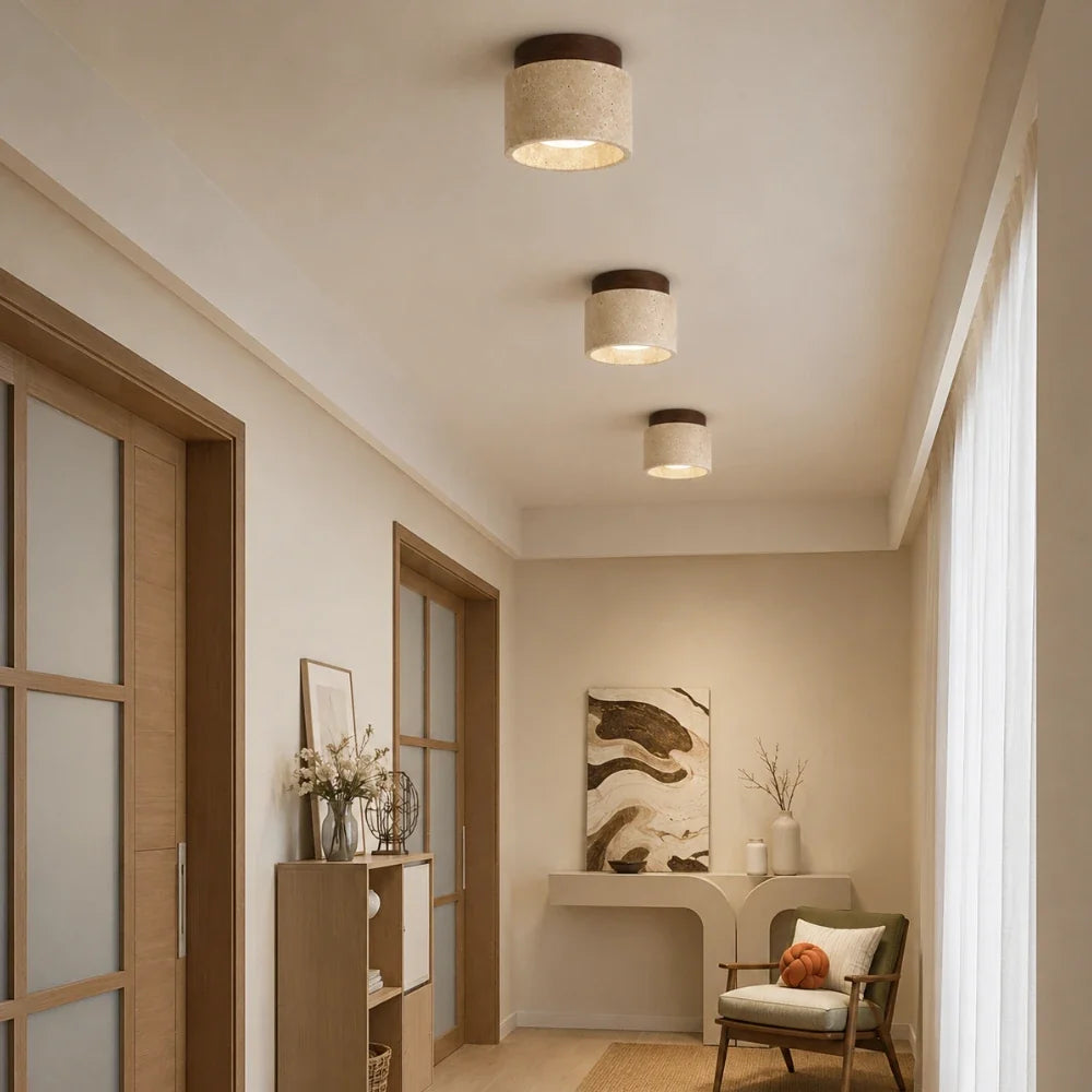 Nordana — Plafonnier compact en travertin et bois
