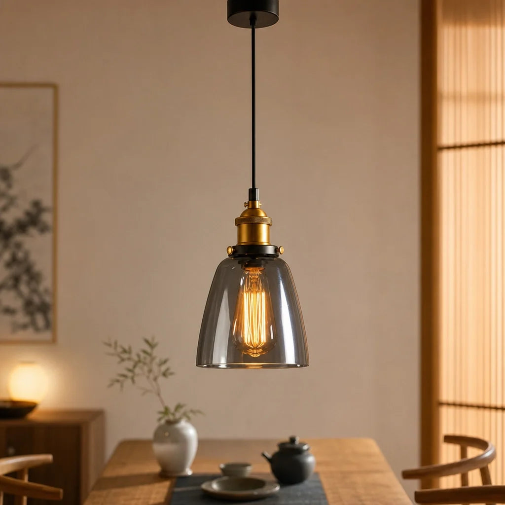 Suspension Cloche en Verre Fumé et Laiton – Modèle Brasera (LA MAISON CLARTE)