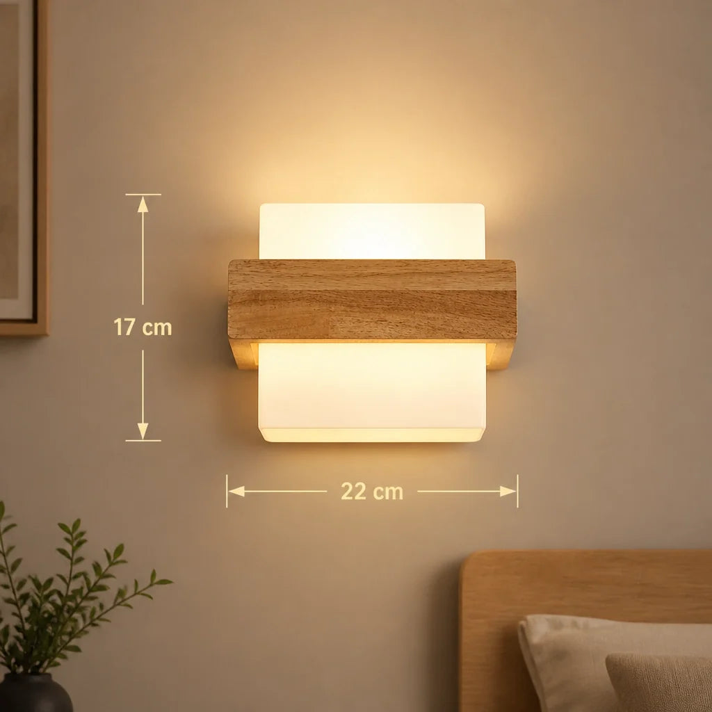 Applique Murale en Verre Opale et Bois – Modèle Lattéa (LA MAISON CLARTE)