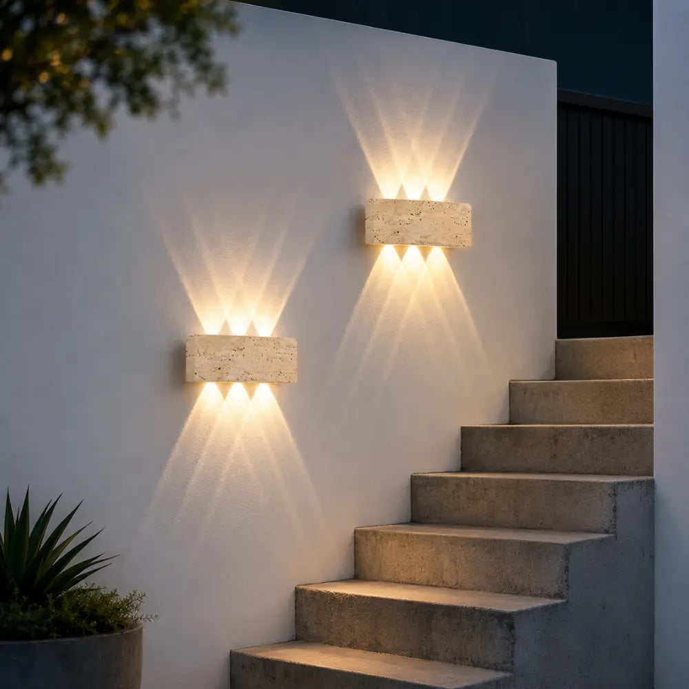Sorélia — Applique extérieure LED en travertin