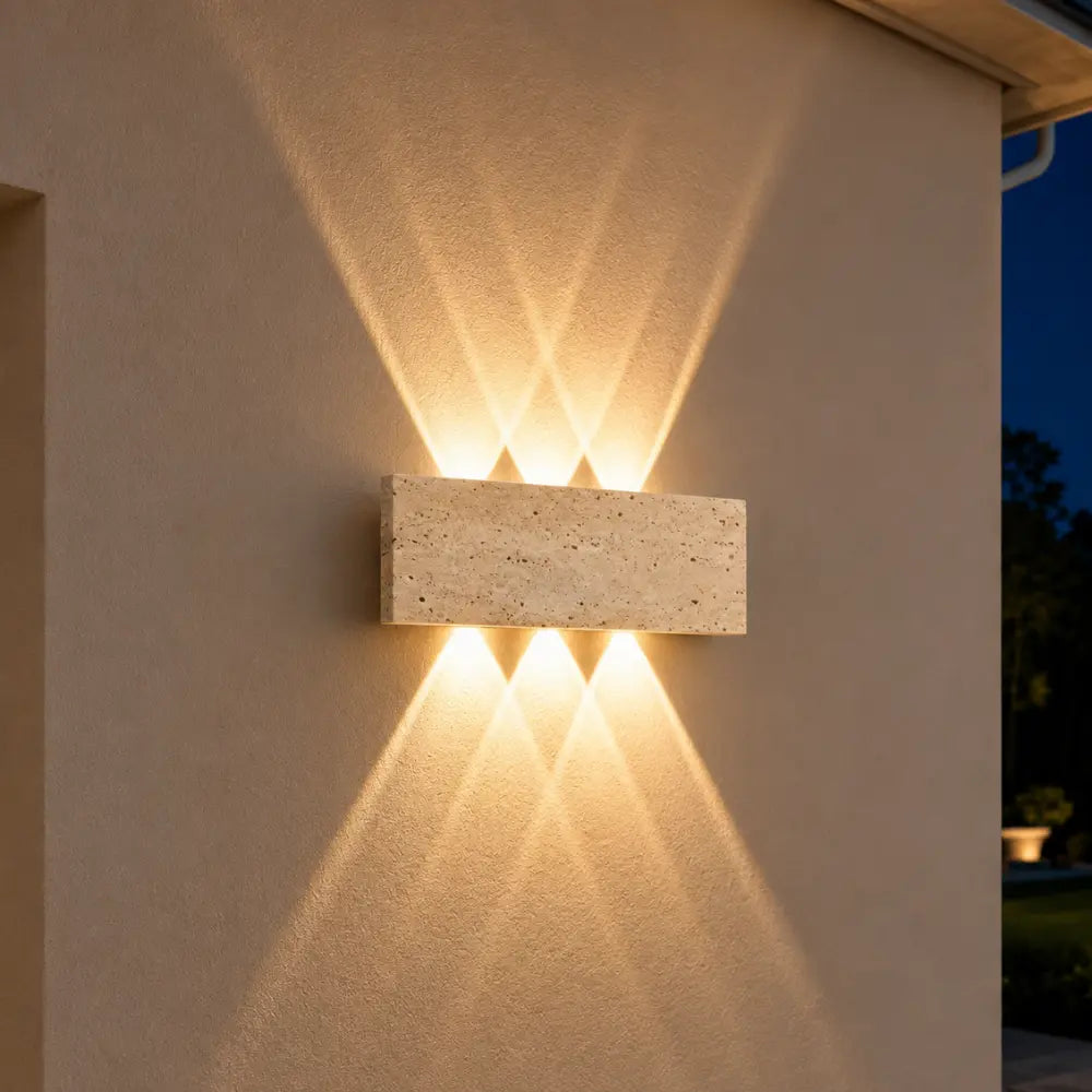 Sorélia — Applique extérieure LED en travertin