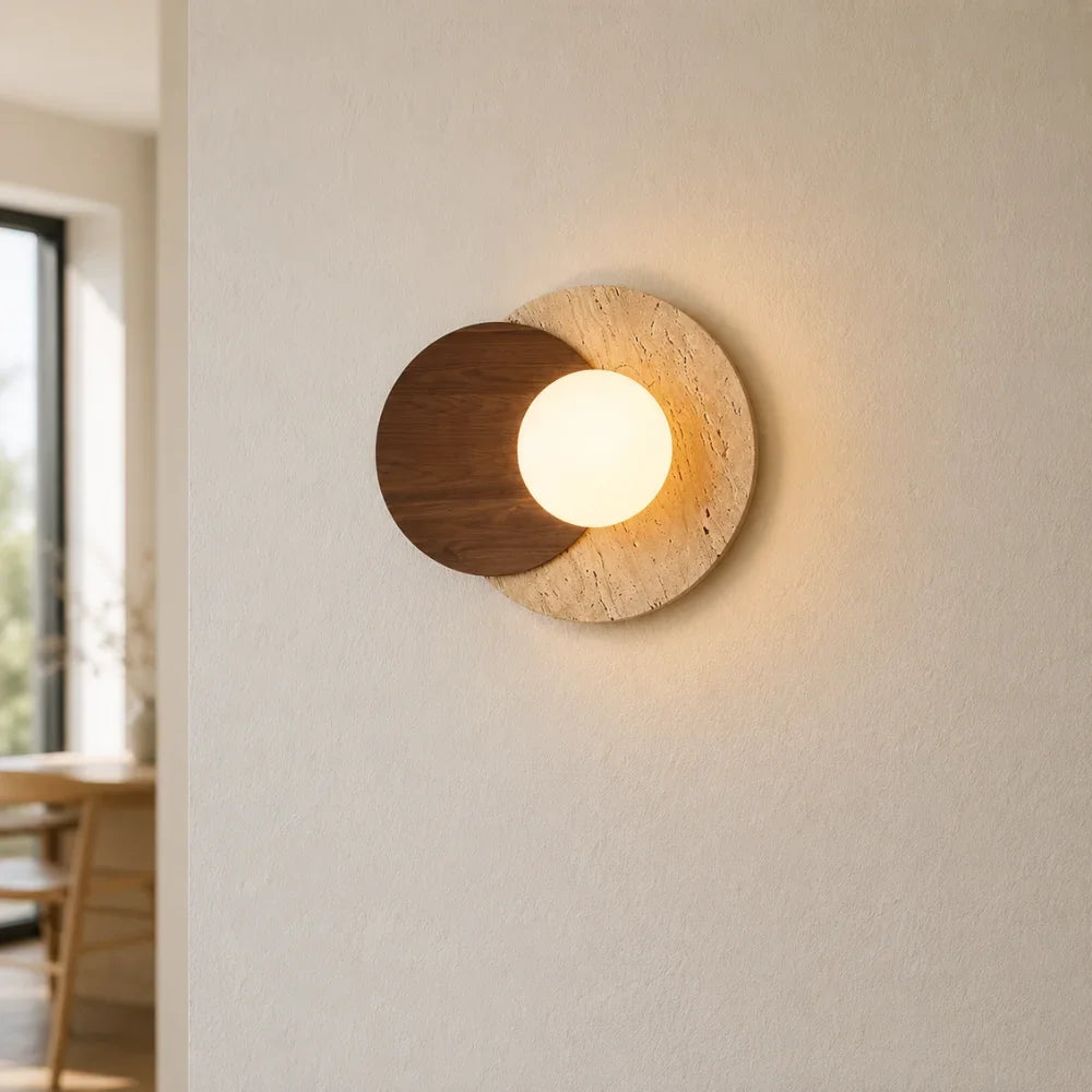 Verdala — Applique circulaire en travertin et bois